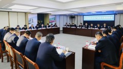 12月9日，甘肅建投召開(kāi)房地產(chǎn)板塊專(zhuān)題調研會(huì )。甘肅建投黨委書(shū)記、董事長(cháng)蘇躍華，黨委副書(shū)記、總經(jīng)理束水龍參加調研。調研會(huì )上，置業(yè)公司對近三年開(kāi)發(fā)的房地產(chǎn)項目基本情況，“十四五”時(shí)期房地產(chǎn)板塊的發(fā)展規劃、